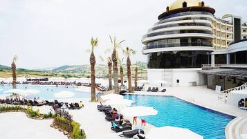 Indoor pool, seasonal outdoor pool, free cabanas, pool umbrellas