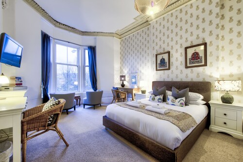 Boho West End Townhouse 6 Bed 6 Bath Sleeps 10