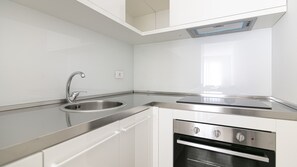 Geladeira, fogão, cooktop, lava-louças