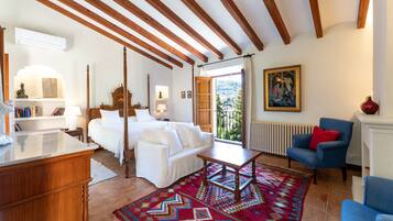 4 Schlafzimmer, Zimmersafe, Schreibtisch, Bügeleisen/Bügelbrett