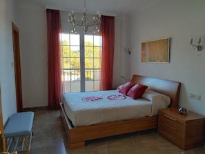 4 Schlafzimmer, Schreibtisch, kostenloses WLAN, Bettwäsche