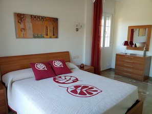 4 Schlafzimmer, Schreibtisch, kostenloses WLAN, Bettwäsche