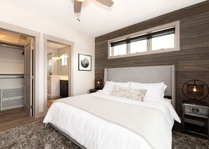 4 bedrooms, iron/ironing board, travel crib, free WiFi - Lone Eagle Chalet at Granby Ranch - With Hot Tub! (Granby)