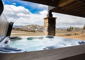 Tina de hidromasaje al aire libre