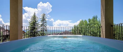 Bañera de hidromasaje exterior