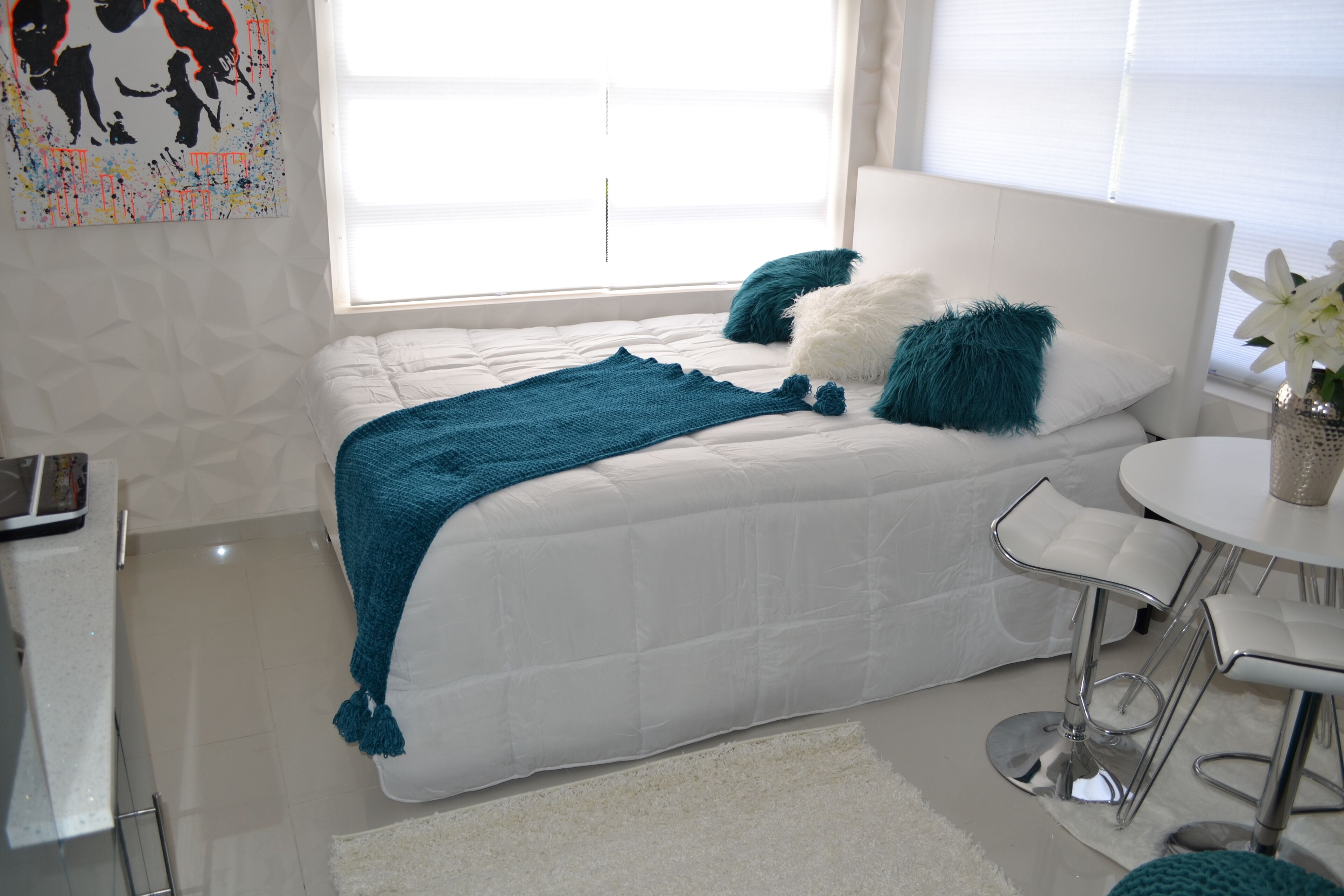 Small Studio Downtown Hollywood Queen Bed LUX 26