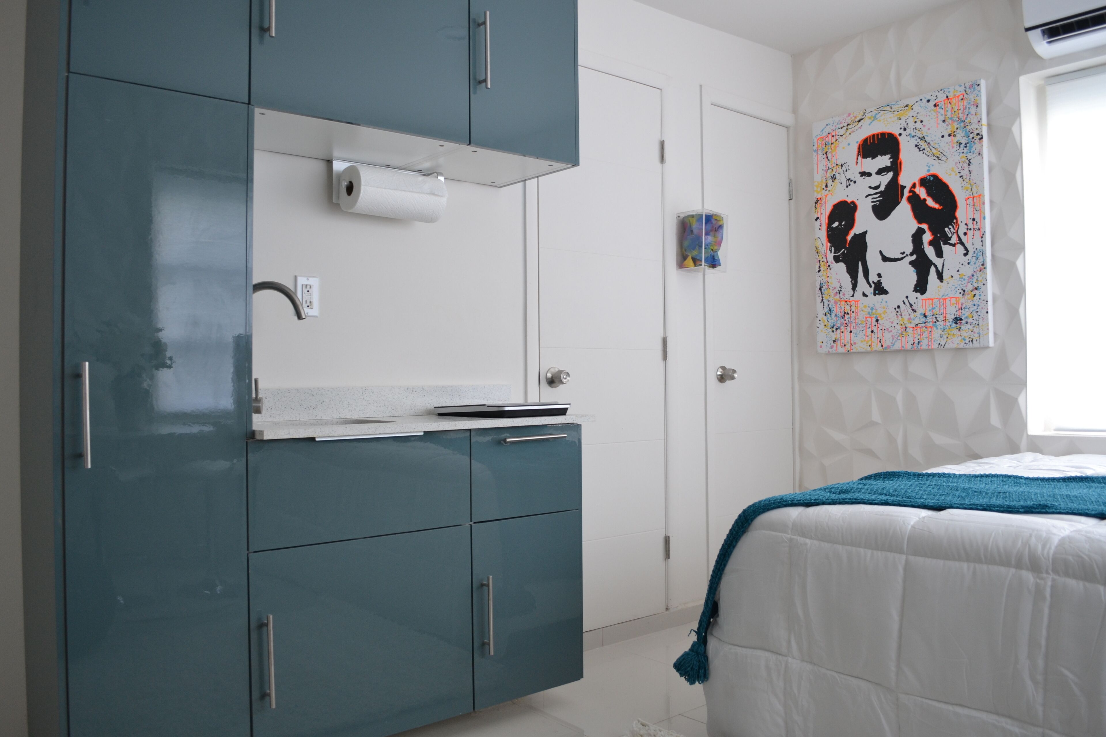 Small Studio Downtown Hollywood Queen Bed LUX 26