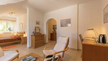 Doppelzimmer (Deluxe Double Room with Sea View) | Innenbereich