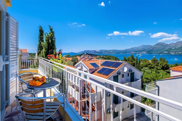 Kahden hengen huone (Superior Double Room with Balcony) | Parveke