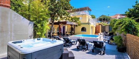 Tab spa persendirian