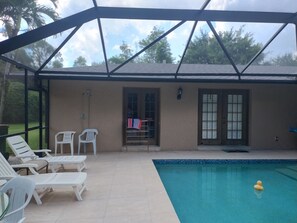 Outdoor pool, a heated pool - Country setting only 10 minutes to  Downtown. (Naples)