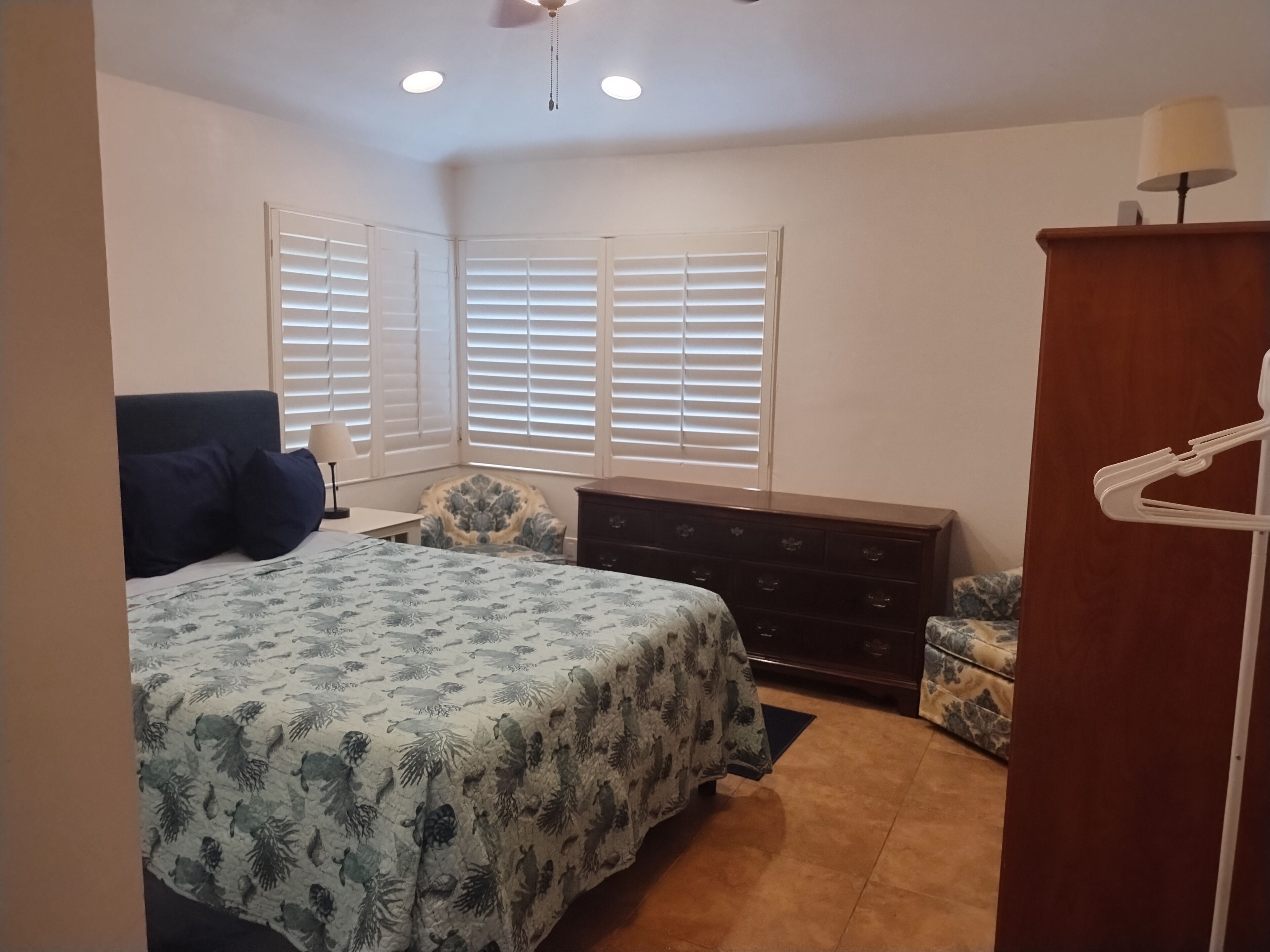 1 chambre, fer et planche à repasser, Wi-Fi gratuit, draps fournis