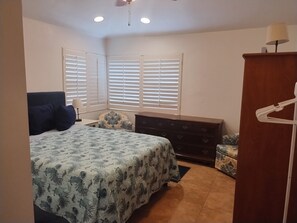 1 室のベッドルーム、アイロン / アイロン台、WiFi (無料)、ベッドシーツ