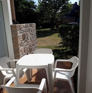 Outdoor dining - apartment (Carnac)