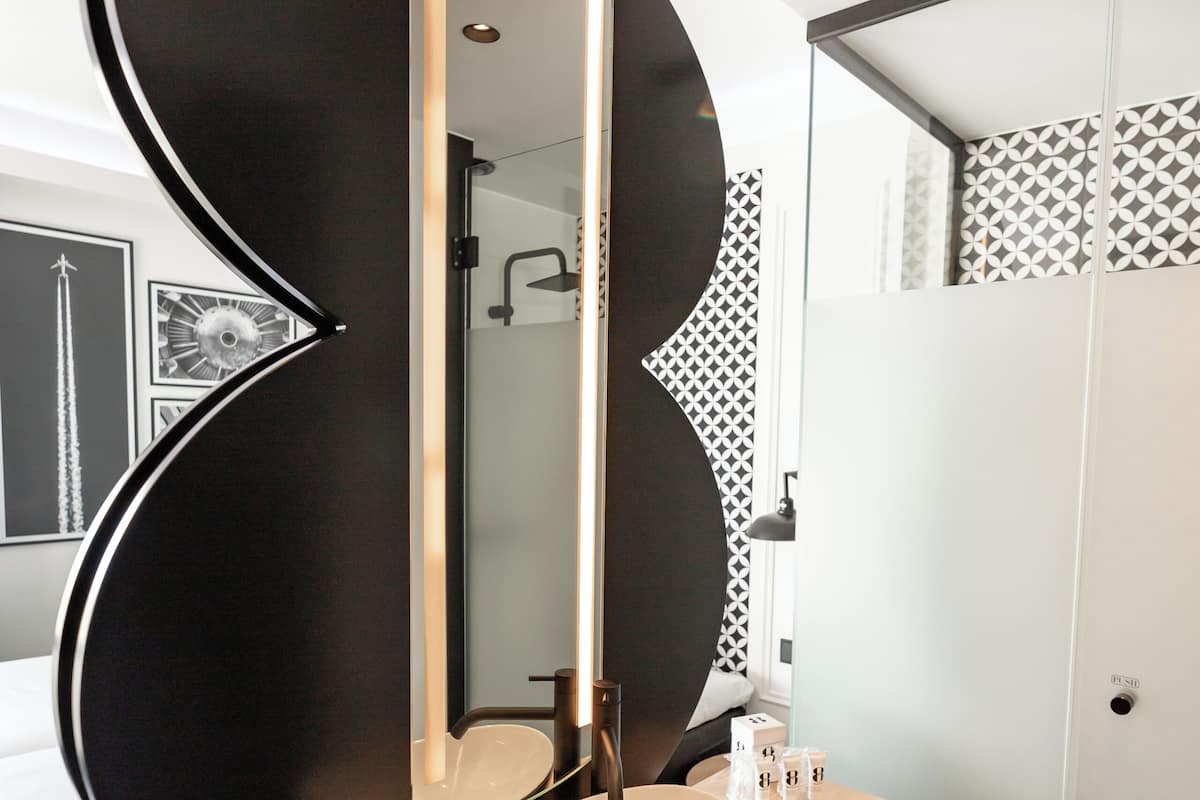 shower, rainfall showerhead, free toiletries, hair dryer