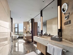 Suite Deluxe, 1 letto king (Chairman) | Bagno | Asciugamani