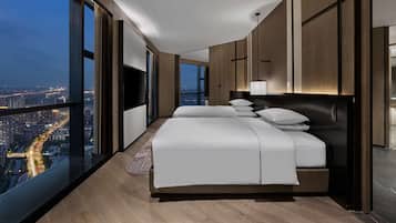 Minibar, coffres-forts dans les chambres, bureau