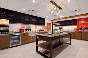Free daily buffet breakfast - Hampton Inn Crown Point (Crown Point)