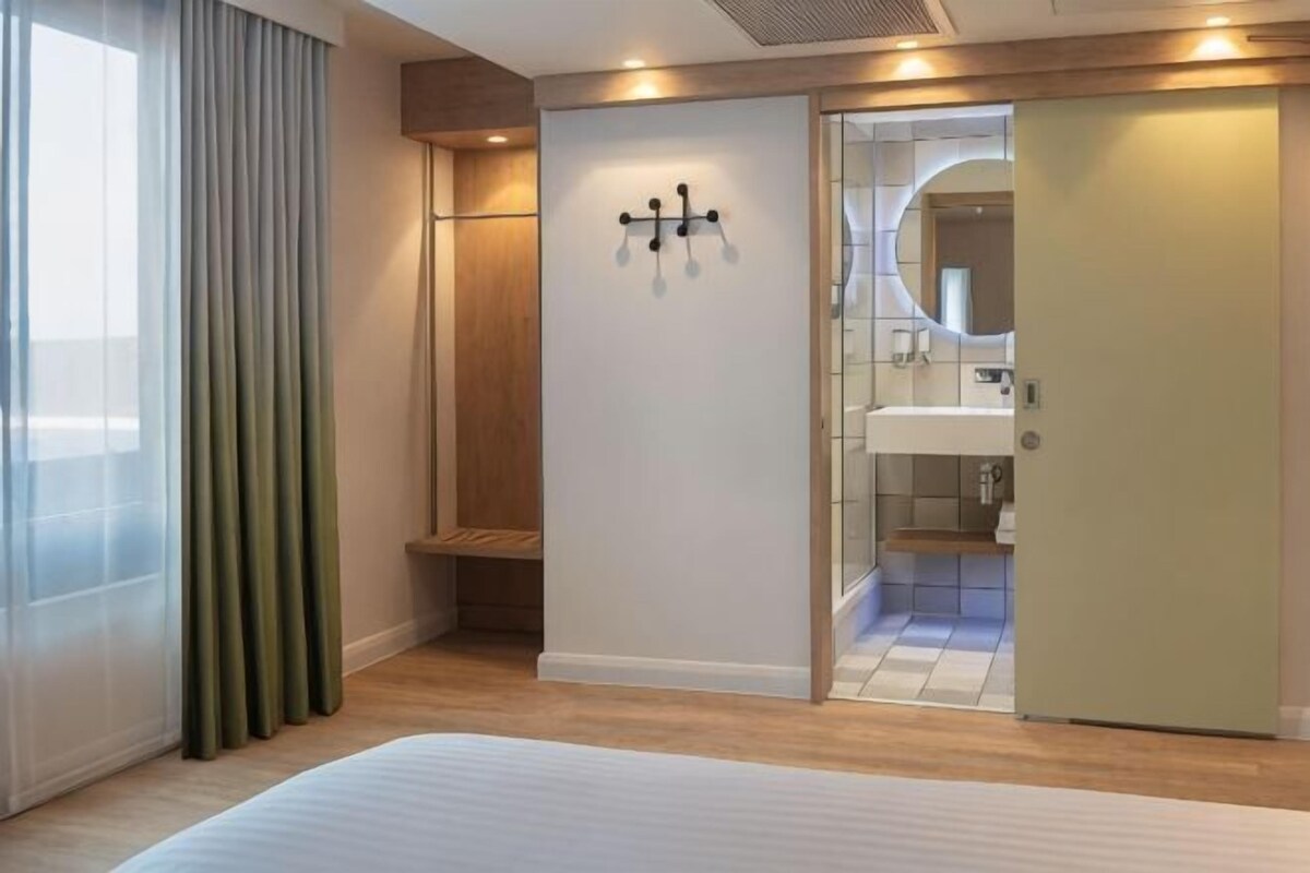 In-room safe, desk, laptop workspace, iron/ironing board