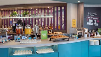 Desayuno bufé gratuito y diario