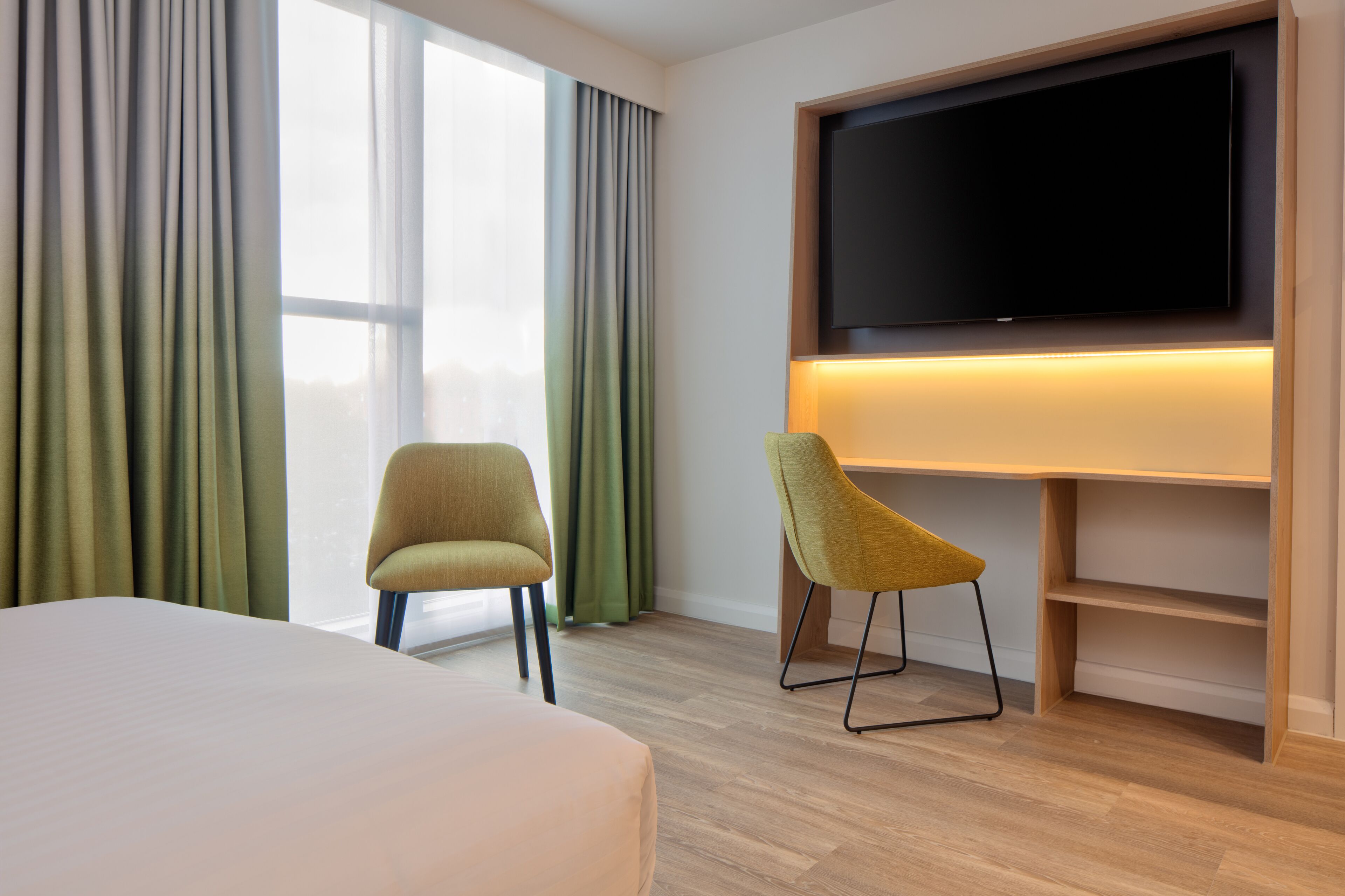 room, 1 queen bed, accessible | 1 bedroom, in-room safe, desk, laptop workspace