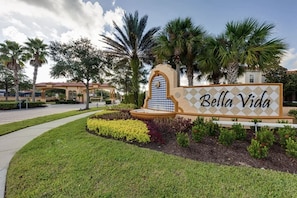 Property grounds - Roomy Town Home, Mickey-themed Bedroom! #4bv550 (Kissimmee)