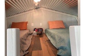 2 bedrooms, bed sheets