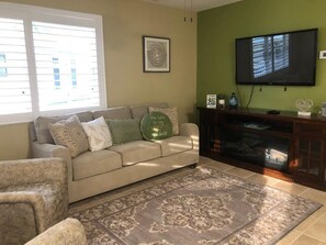 TV, ping pong - Cozy Cabin by the Lake - Salt Springs Resort (Fort McCoy)