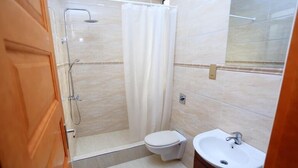 Bathroom - Deluxe 2-bed Apartment With Swimming Pool (Kampala)