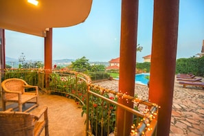 Balcony - Deluxe 2-bed Apartment With Swimming Pool (Kampala)