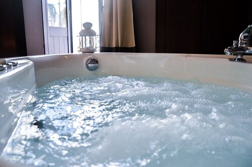 Wineexperience- Wine&jacuzzi Suite