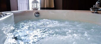 Wineexperience- Wine&jacuzzi Suite