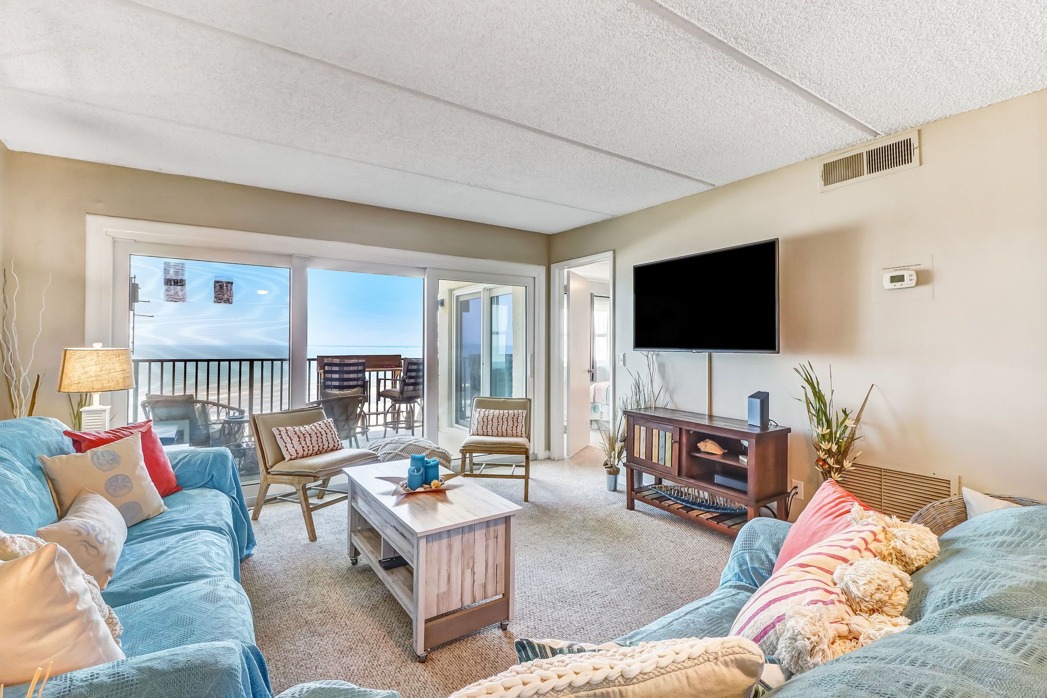 Smart-TV, bøker, musikkbibliotek og filmbibliotek