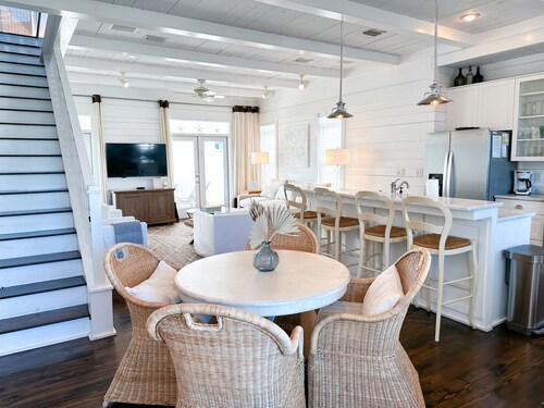 BeachFront House, Ocean View, Pool, 5 Porches, Sleeps 13, Bikes