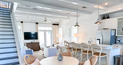 BeachFront House, Ocean View, Pool, 5 Porches, Sleeps 13, Bikes