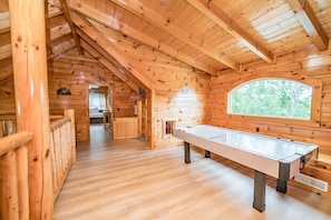 Games room - Big Kahuna*Family retreats*Weddings*sleeps 24, Theater (Sevierville)