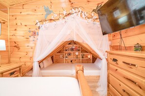 7 bedrooms, iron/ironing board, travel cot, free WiFi