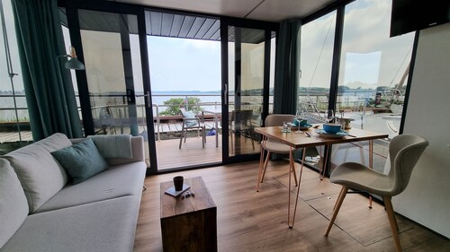 Naturnaher Urlaub auf Hausboot Aava mit Dachterrasse in Schleswig