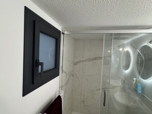 Shower, hair dryer, towels, toilet paper - Comfortable house, seaside + Private Parking (Gruissan)
