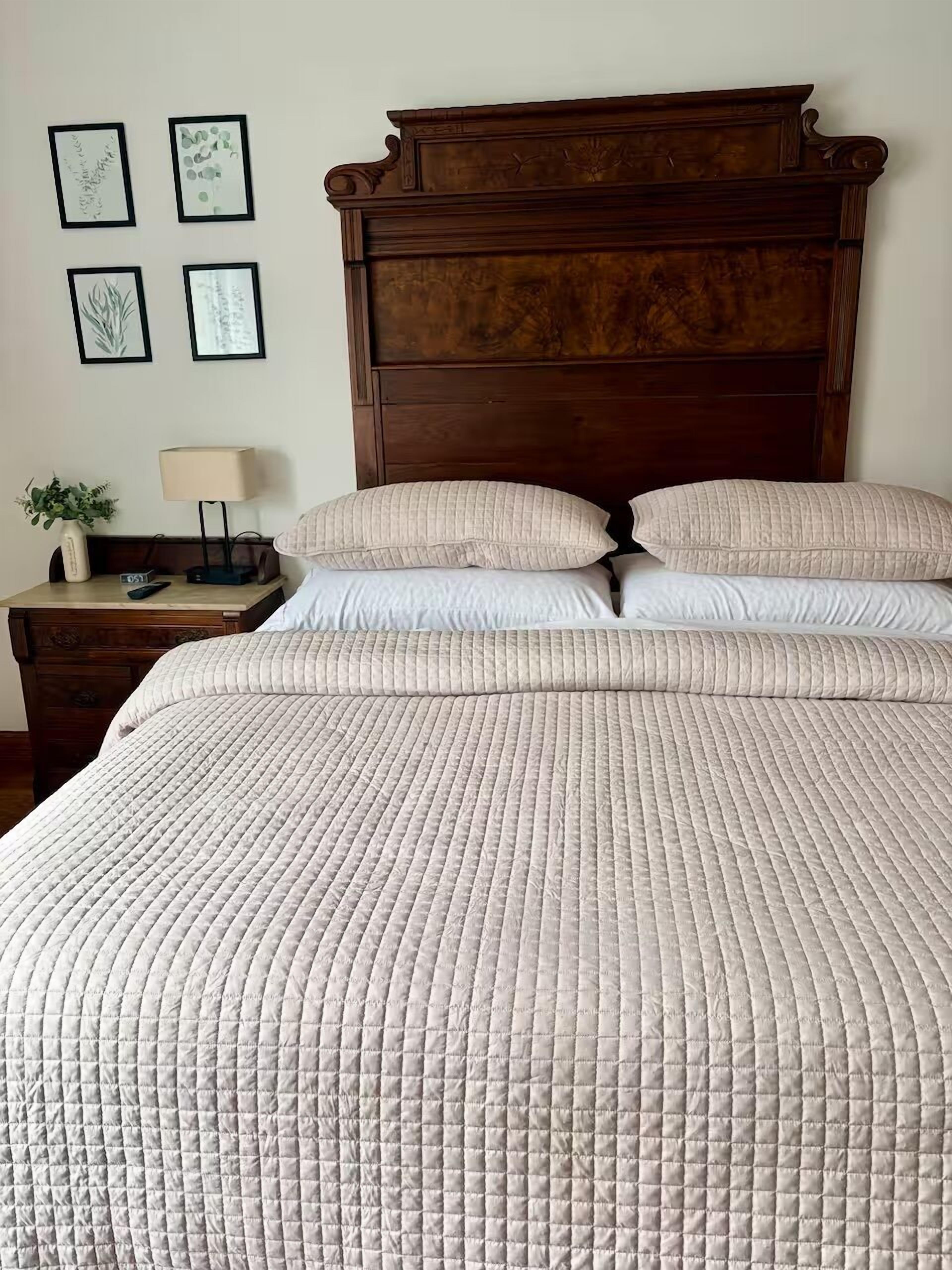 1 habitación, tabla de planchar con plancha, wifi gratis y ropa de cama 