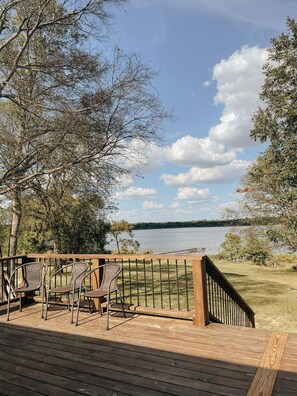 Terrace/patio - Lake Fork Waterfront Lakehouse with boat dock. Beautiful and spacious! (Emory)