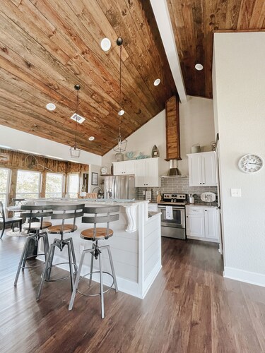 Lake Fork Waterfront Lakehouse with boat dock.    Beautiful and spacious!  