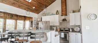 Lake Fork Waterfront Lakehouse with boat dock.    Beautiful and spacious!  