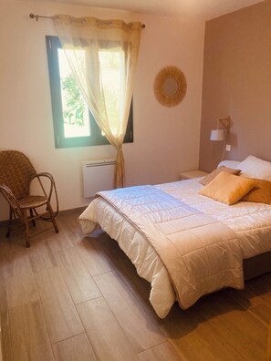 3 bedrooms, iron/ironing board, travel crib, WiFi