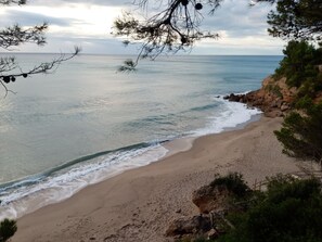 A beach with waves, rocky terrain, and pine trees. - Beautiful and relaxing Mediterranean villa with free Wi-Fi (Miami Playa)