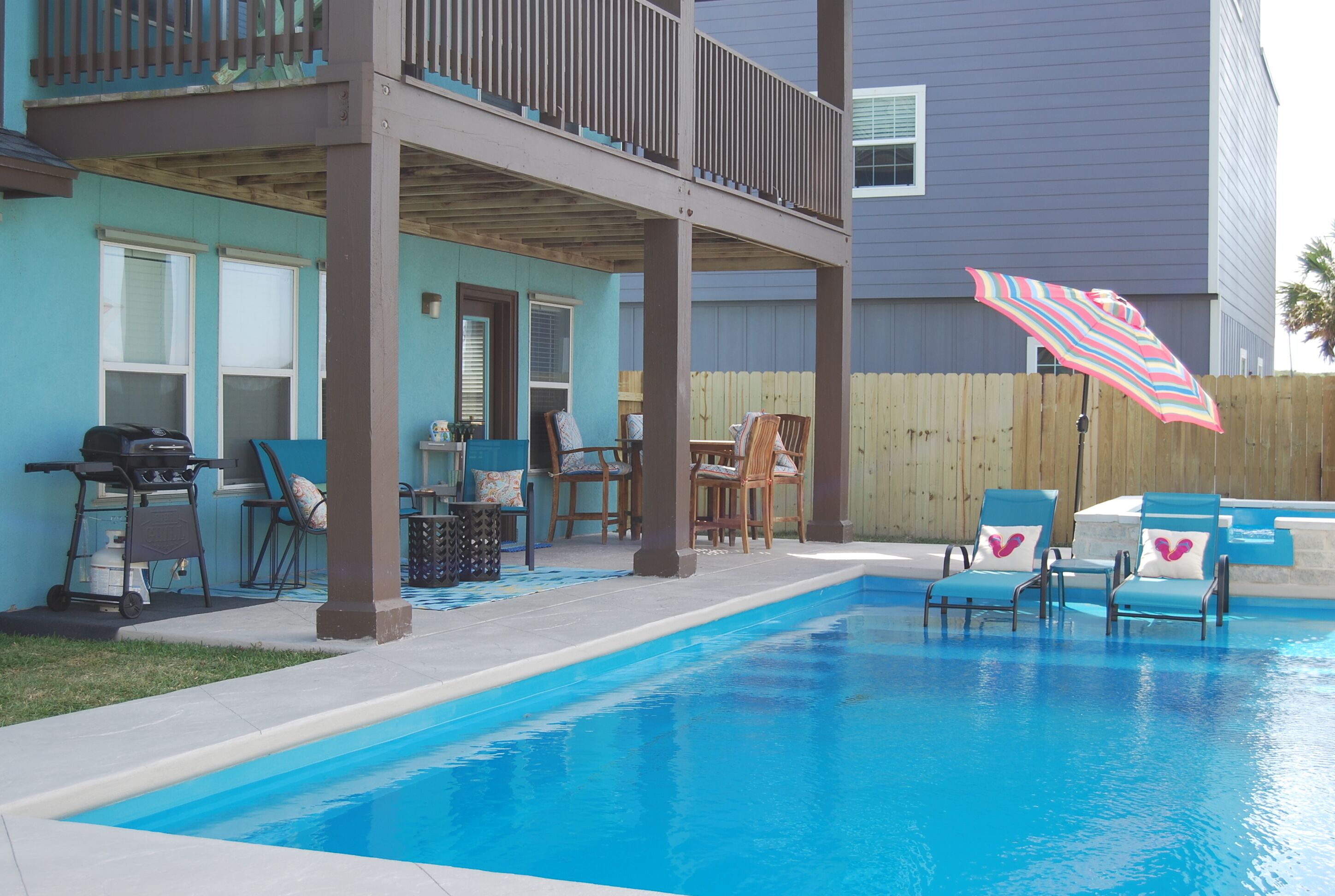 Blue Breeze Heaven! Pet friendly, Private Pool w/spa. Ground floor master! 
