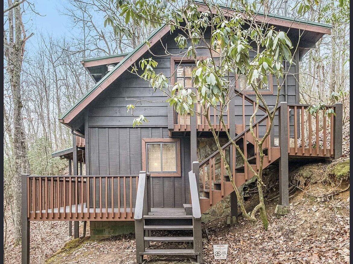 Couples Getaway cozy Cabin by trails in Blue Ridge
