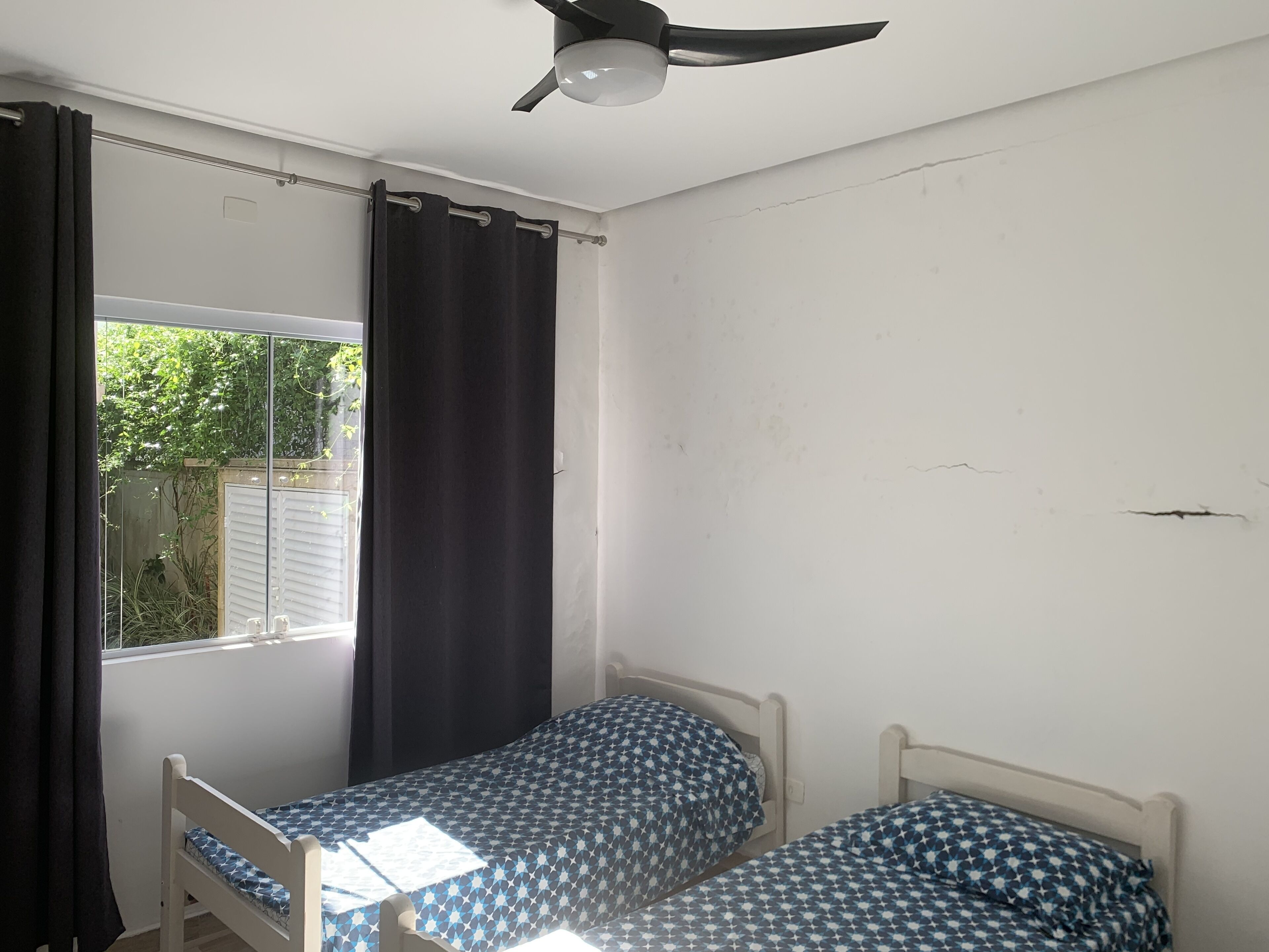 Piscina c/ Cascata, Churrasqueiras, Sauna, Banco 24hs, Supermercado, Praia