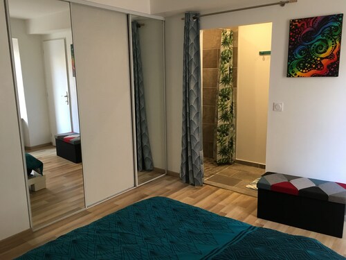 Downtown apartment on quiet street near the quays of the rhone