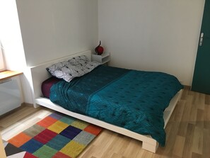 1 chambre, fer et planche à repasser, Wi-Fi gratuit, draps fournis